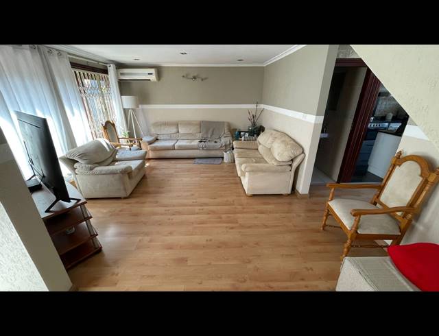 3 BEDROOM TOWNHOUSE FOR SALE IN ESSENWOOD